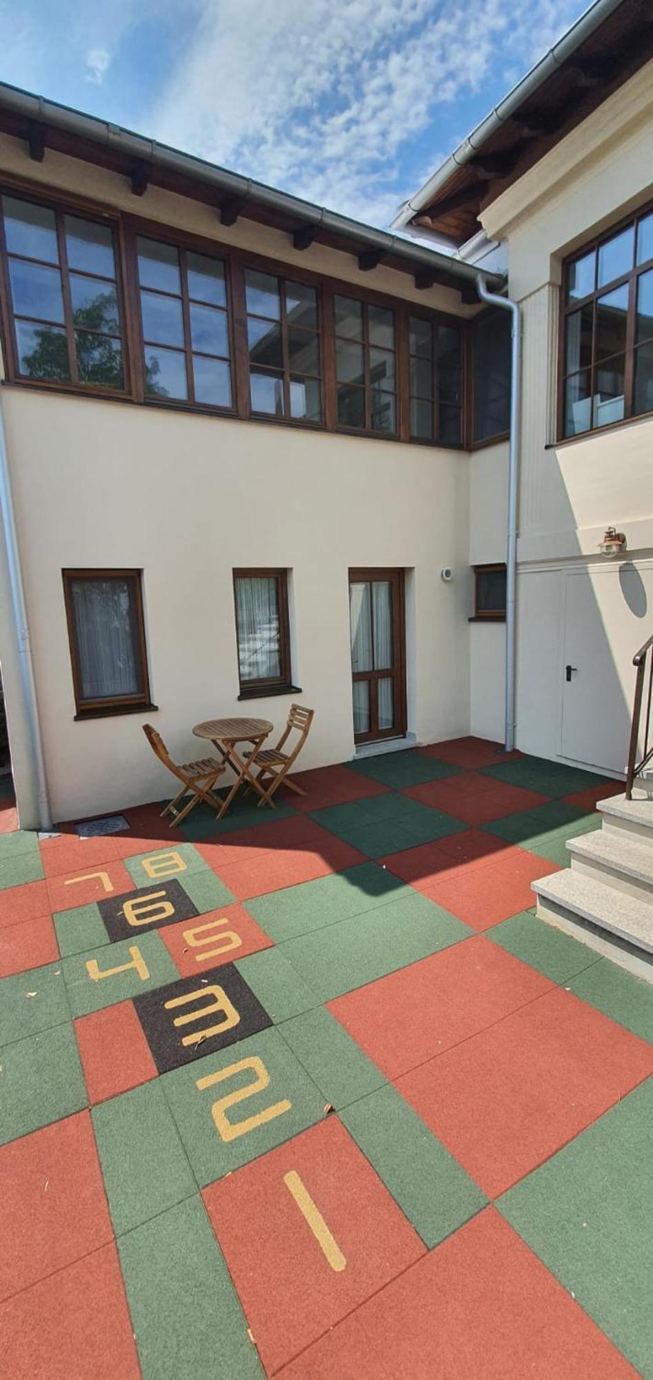 Old Town Apartament Apartment Targoviste Exterior photo