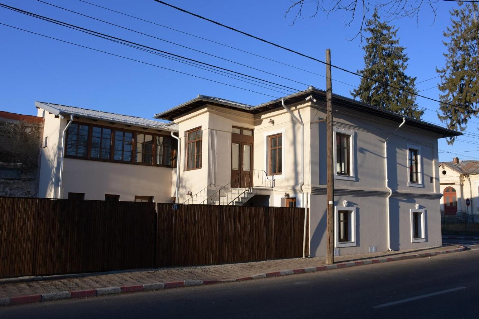 Old Town Apartament Apartment Targoviste Exterior photo